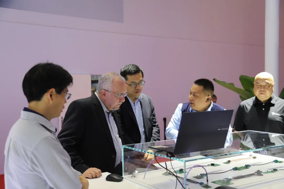 下载 (13).jpg 下载 (13).jpg